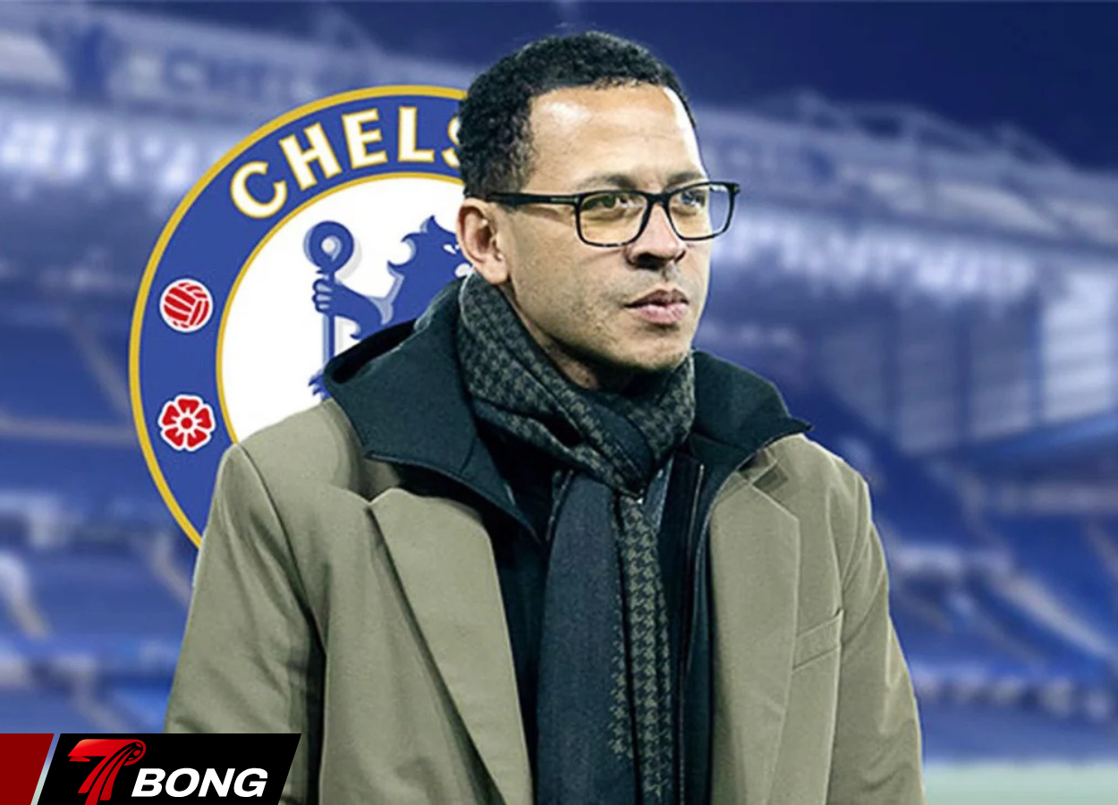 HLV Liam Rosenior trầm mặc trong trận đấu